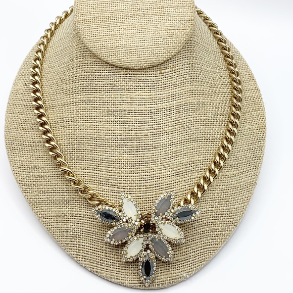 Cara NY sparkling marquis rhinestone flower chunky gold chain statement necklace - Picture 1 of 11